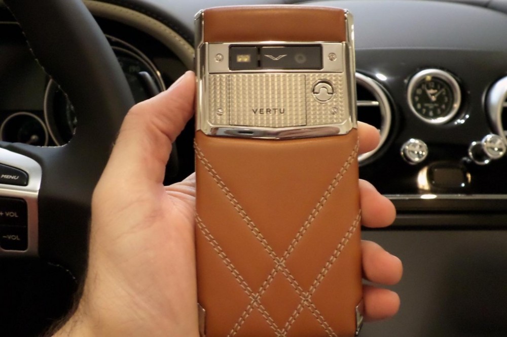 Ban Vertu Signature Touch Bentley Sieu Sang Tai TpHCM