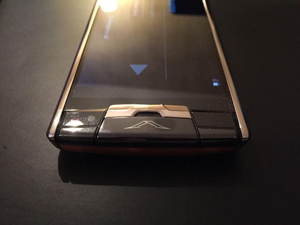 Ban Vertu Signature Touch Bentley Sieu Sang Tai TpHCM