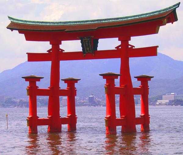 Chiem nguong den Itsukushima o thanh pho Hiroshima voi ve may bay di Nhat Ban