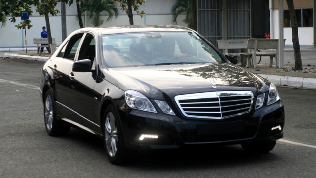 Cho thue xe 4 cho Mercedes E250 sang trong tai Ha Noi