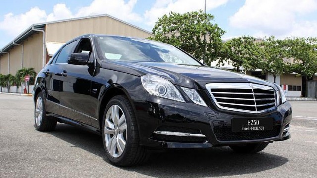 Cho thue xe 4 cho Mercedes E250 sang trong tai Ha Noi