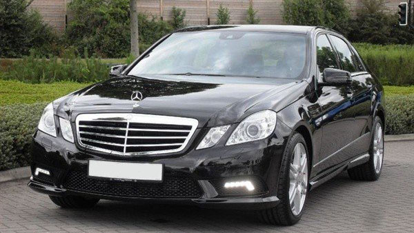 Cho thue xe 4 cho Mercedes E250 sang trong tai Ha Noi