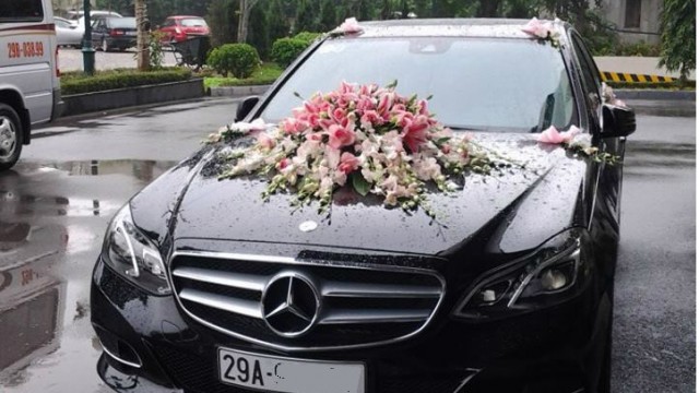 Cho thue xe cuoi Mercedes E250 sang trong