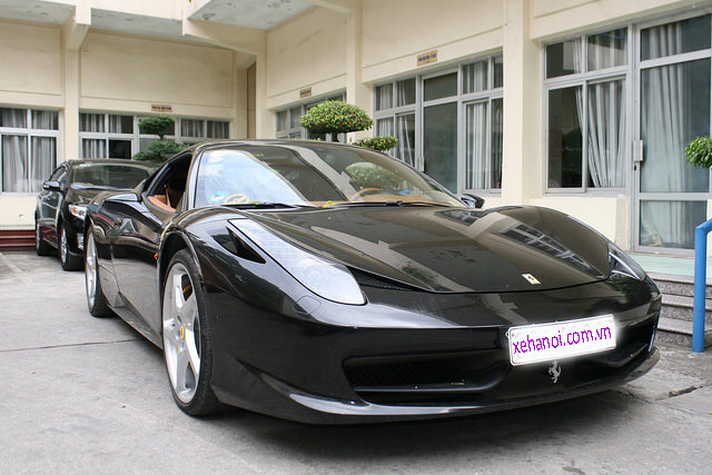 Cho thue xe Ferrari 458 Italia den tai Ha Noi