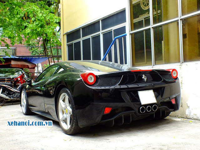 Cho thue xe Ferrari 458 Italia den tai Ha Noi