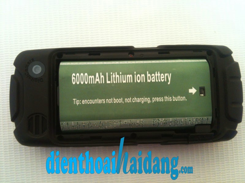 Dien thoai Landrover A8 pin khung 6000mAh chong va dap