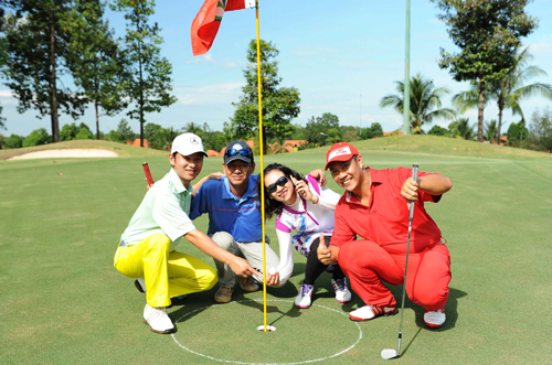 Ghi diem HIO nu golf thu doat xe Mercedes o giai VGM Tournament 2014