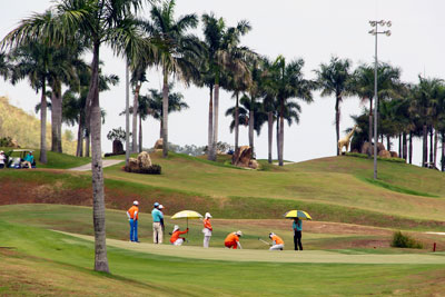 Hon 100 tay golf tham du Giai Golf Sea Festival 2015