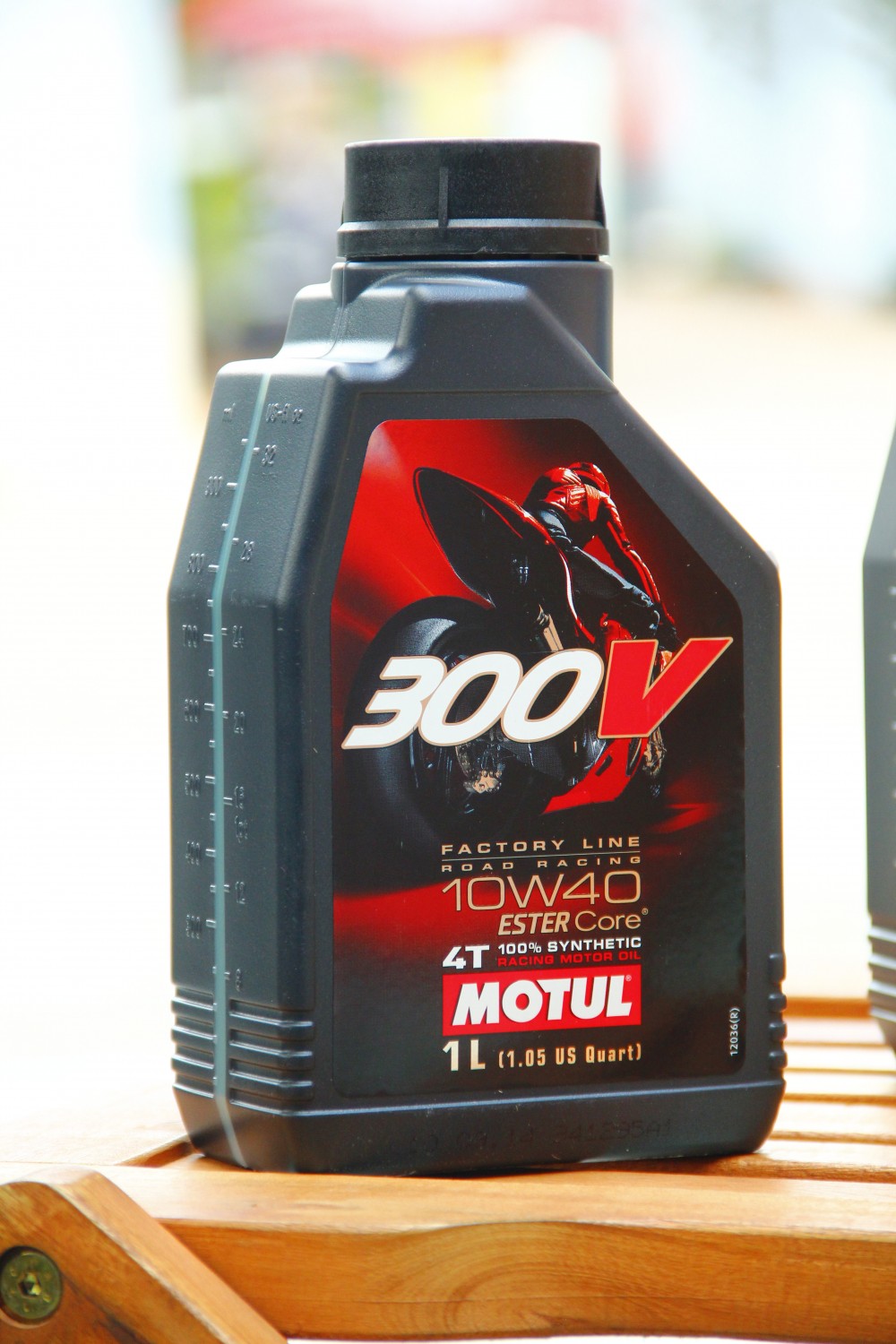 Loi ich cua nhot Motul 300v Factory Line doi voi xe may