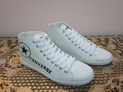 RE DEP PHONG CACH voi mau giay nam converse da that GT126