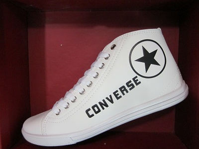 RE DEP PHONG CACH voi mau giay nam converse da that GT126