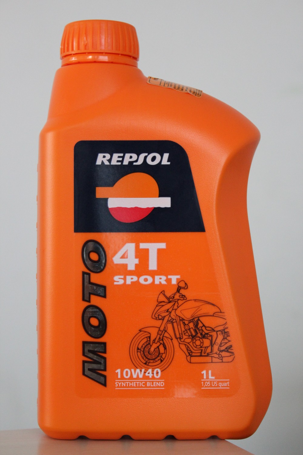 Repsol tung nhot Moto Sport 4T 10W40 chat luong danh rieng cho xe con tay 4 thi