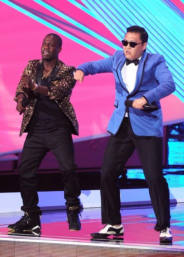 Style bat mat cua ngoi sao Gangnam Style PSY
