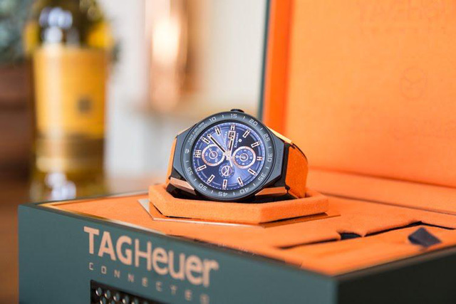 Chiec TAG Heuer Connected Modular 45 trong phim Kingsman khien quy ong me dam