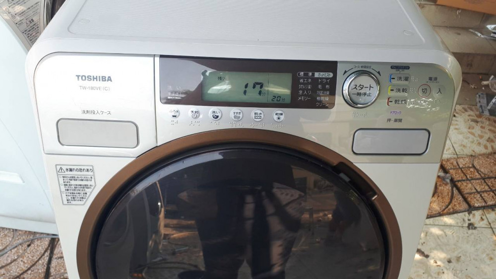 May giat noi dia nhat TOSHIBA TW180VEC giat 9kg con moi